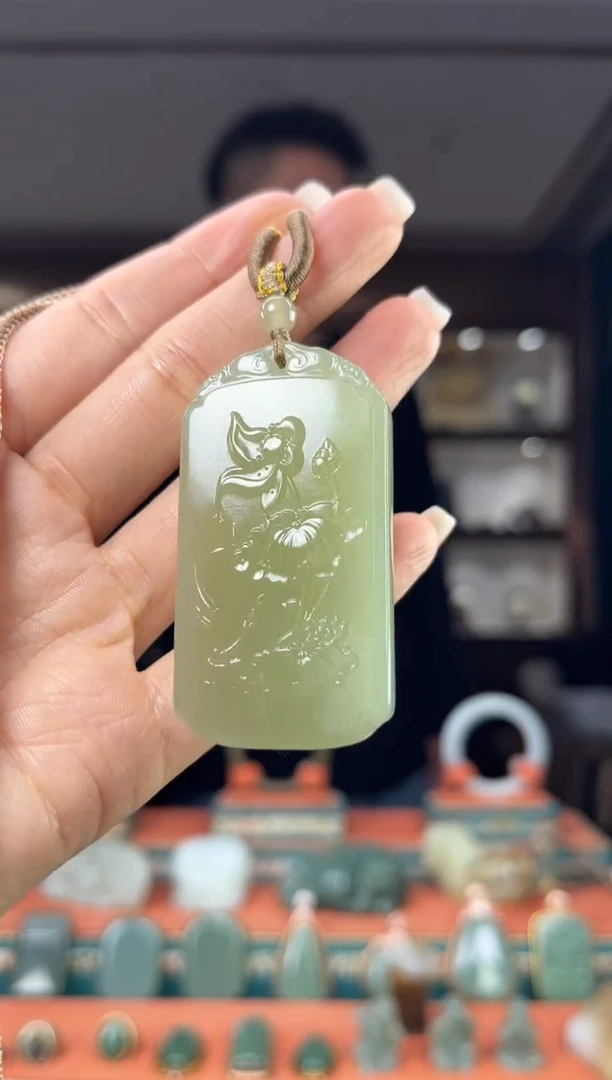 颈饰未镶嵌和田玉佩佩