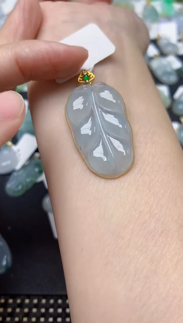 颈饰18K金镶嵌翡翠天然缅甸A货翡翠