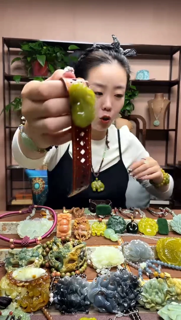 未镶嵌岫玉手牌多样性发货发其中之一