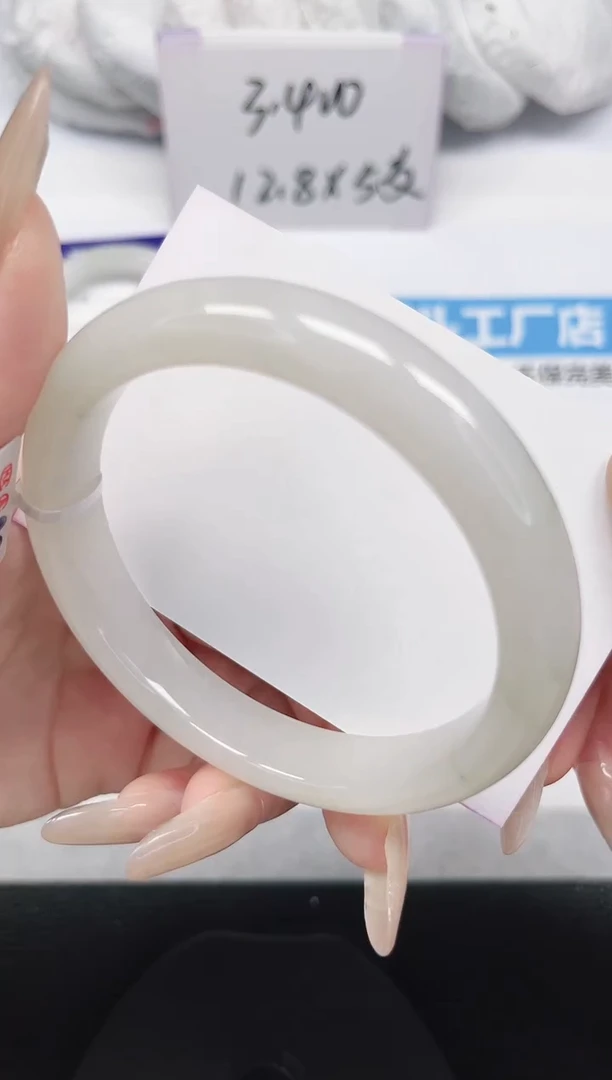 未镶嵌手镯石英岩玉200-60.5