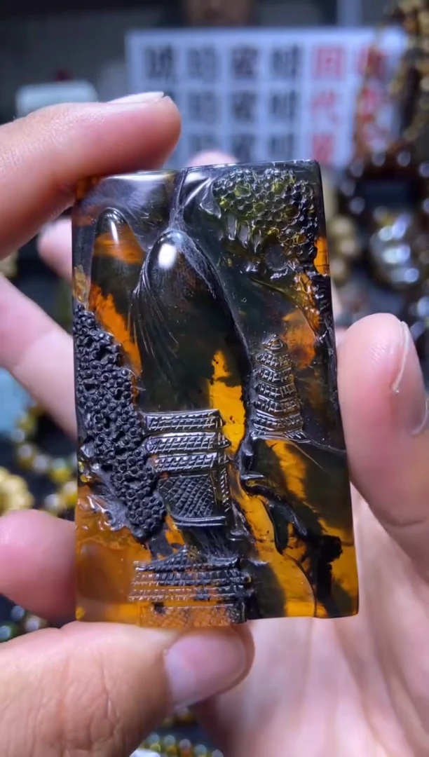 琥珀未镶嵌珠宝奇石吊坠