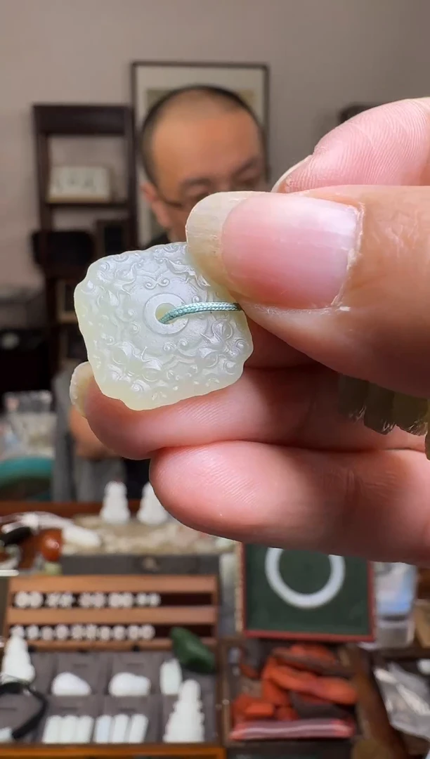 和田玉未镶嵌挂件0011-多样性发其一-颜色不同 瑕疵