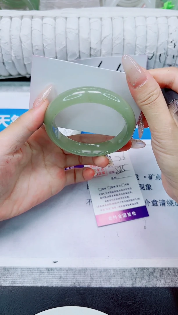 未镶嵌手镯石英质玉76/58.5