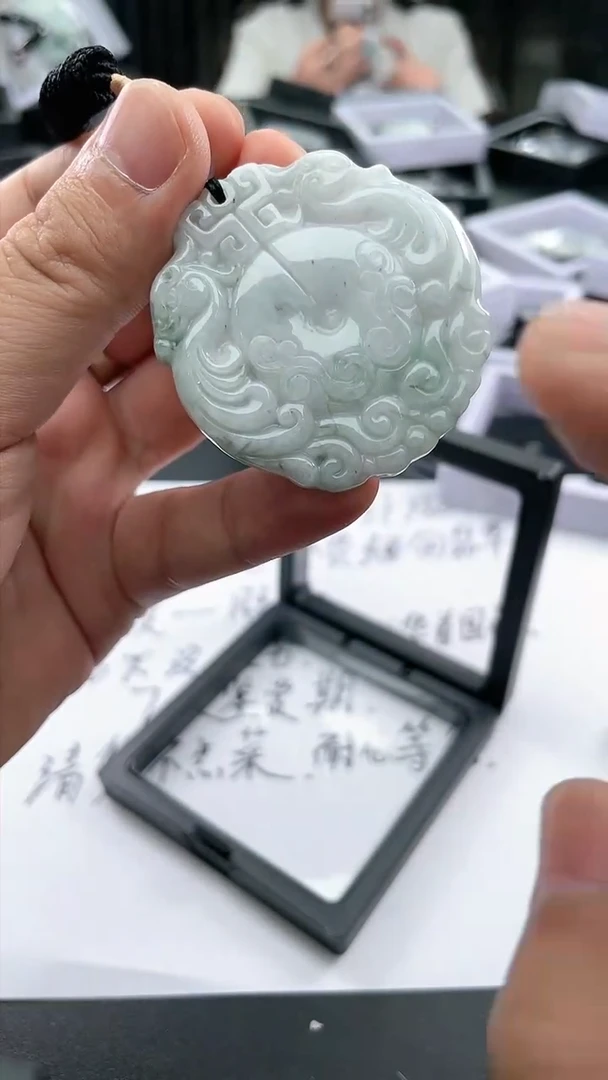 翡翠未镶嵌颈饰..../7/23/ 160