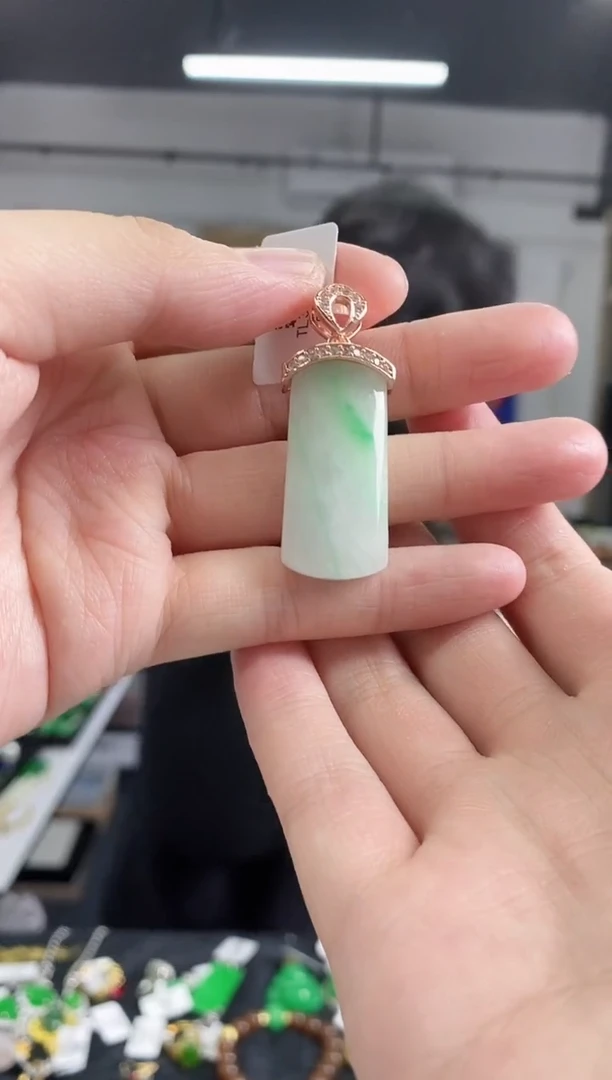 翡翠未镶嵌吊坠(不含链)多样性发其一颜色微差