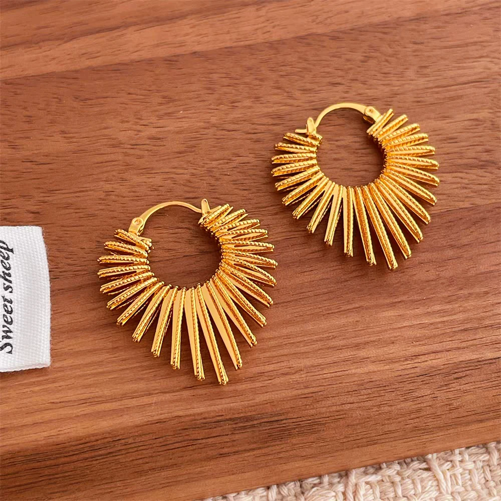 铜合金耳饰 a682欧美个性甜酷线条感桃心太阳花设计感耳圈