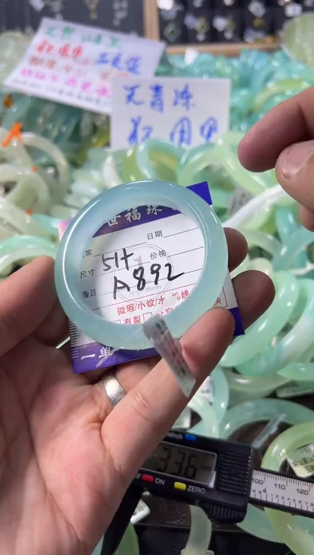 未镶嵌蛇纹石玉手镯1