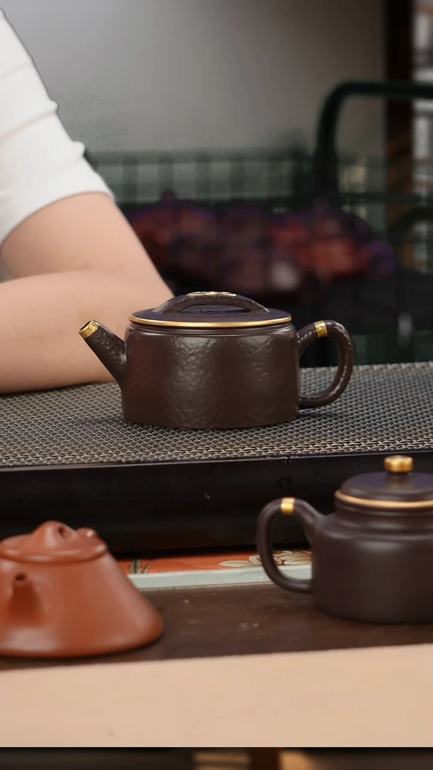 茶壶紫砂四号井茄皮紫泥描金锤纹汉瓦160cc