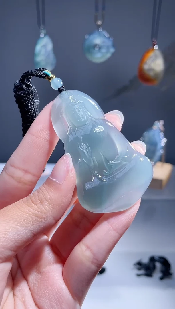 翡翠未镶嵌颈饰素衣观音