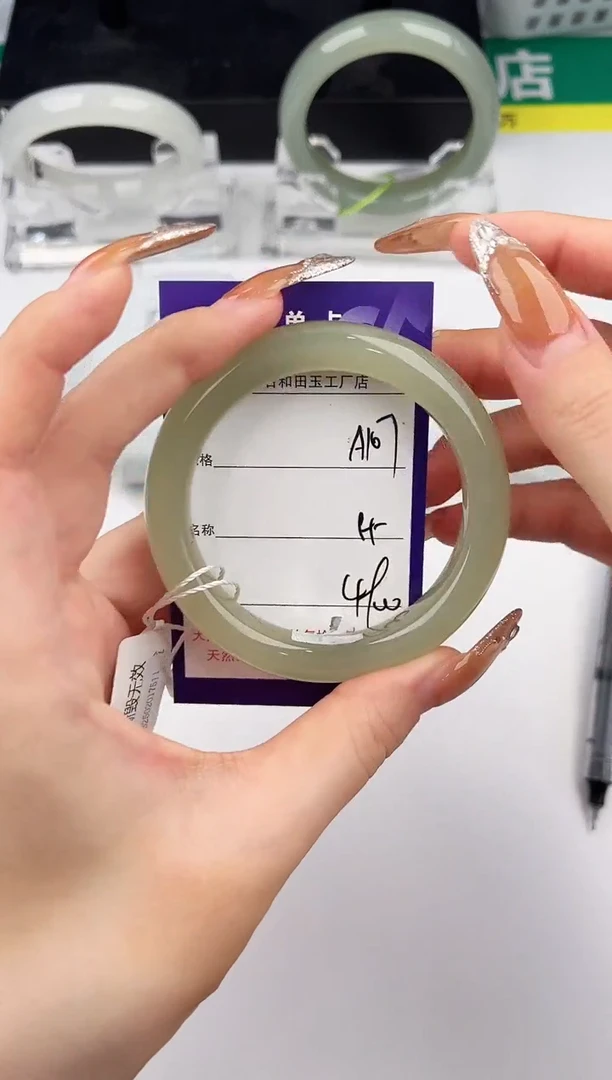 和田玉手镯未镶嵌107颜色微差无瑕