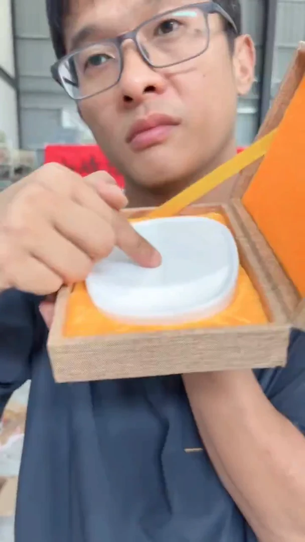 3号 —白端带盒一方