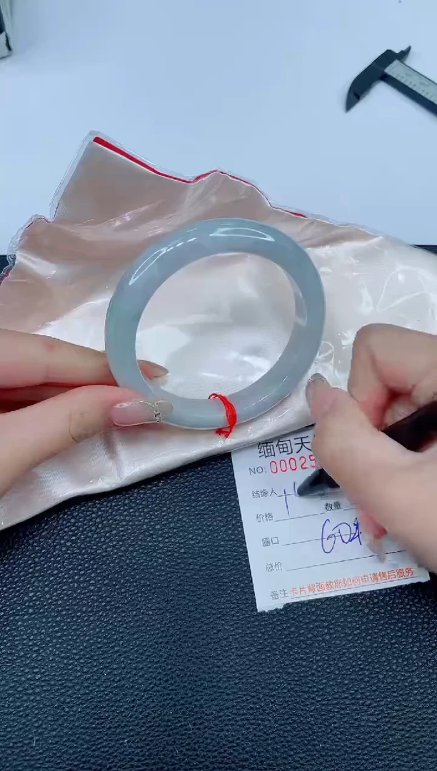 未镶嵌手镯翡翠52天然翡翠手镯
