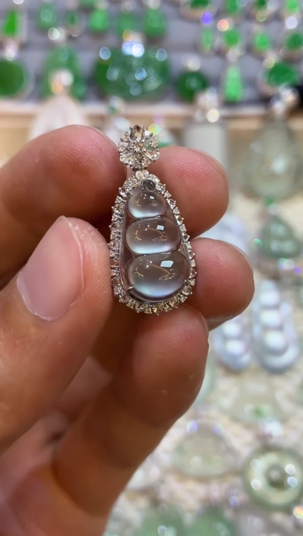 吊坠(不含链)18K金镶嵌翡翠豆子