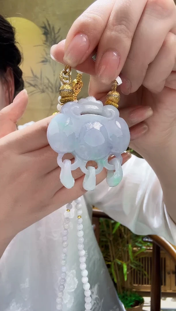 颈饰未镶嵌翡翠吊坠