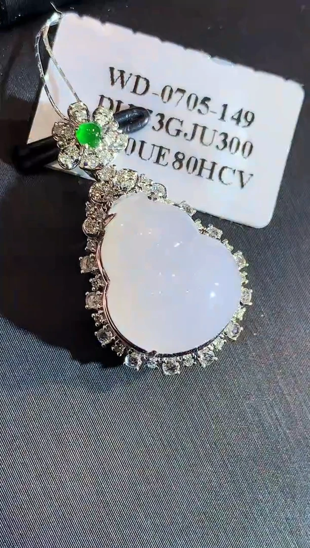 吊坠(不含链)18K金镶嵌翡翠LSR多样性发其一