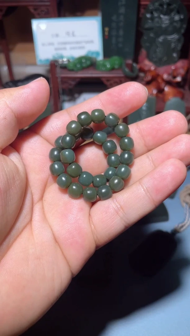 颈饰未镶嵌和田玉（青玉）1