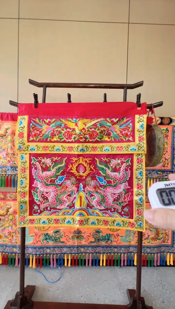 织绣一****民双龙呈祥百鸟裙头桌围红底