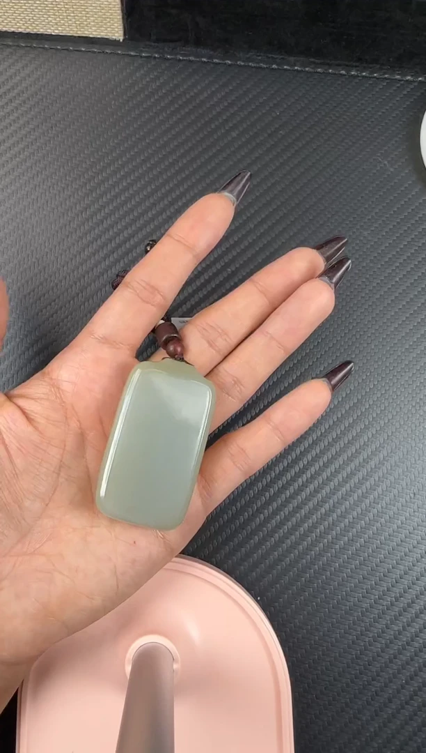 和田玉未镶嵌吊坠(赠链)且末近矿微色差吊坠