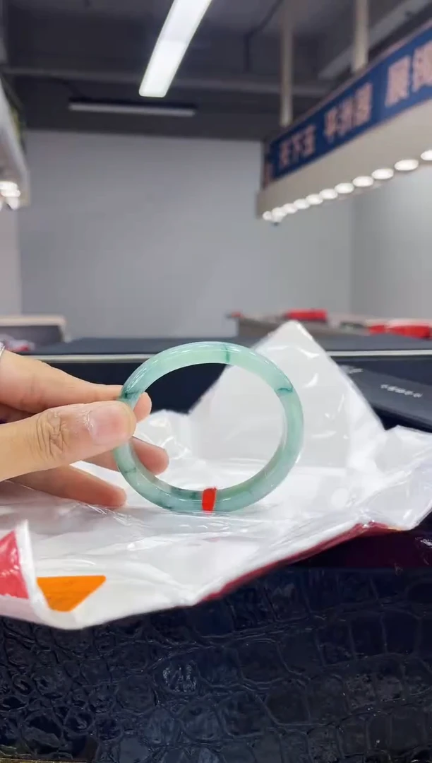 未镶嵌手镯（贵妃镯）翡翠13