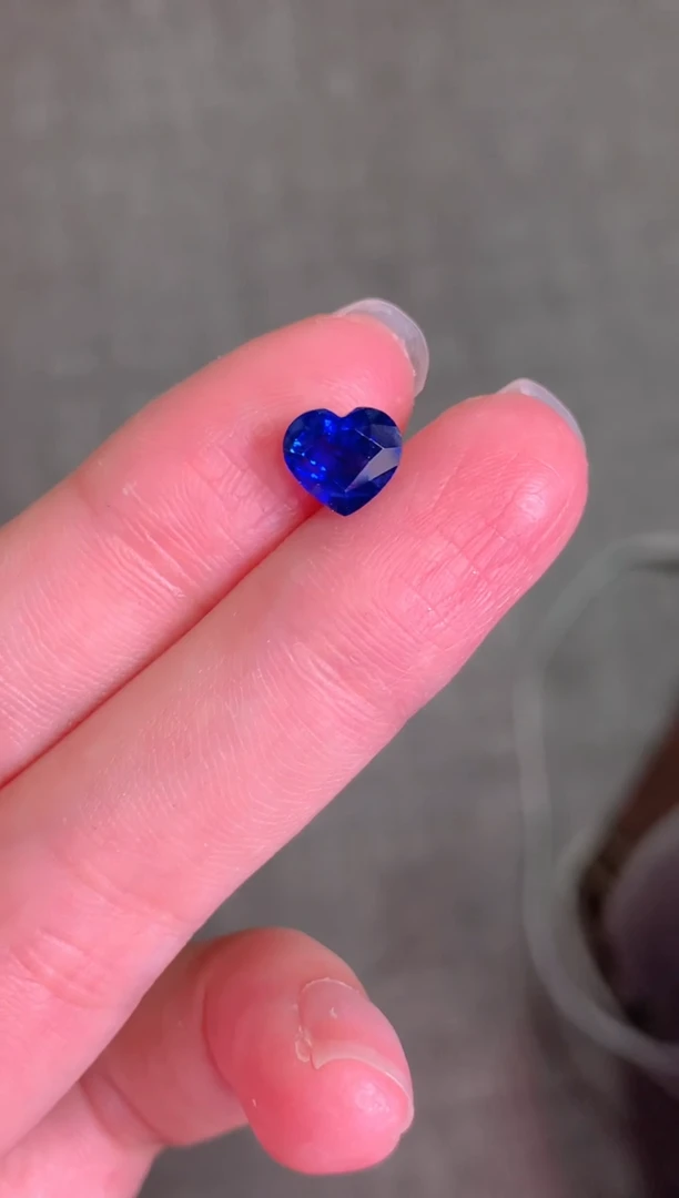 【闪购商品】蓝宝石裸石未镶嵌2.26CT  吉尔德  皇家蓝