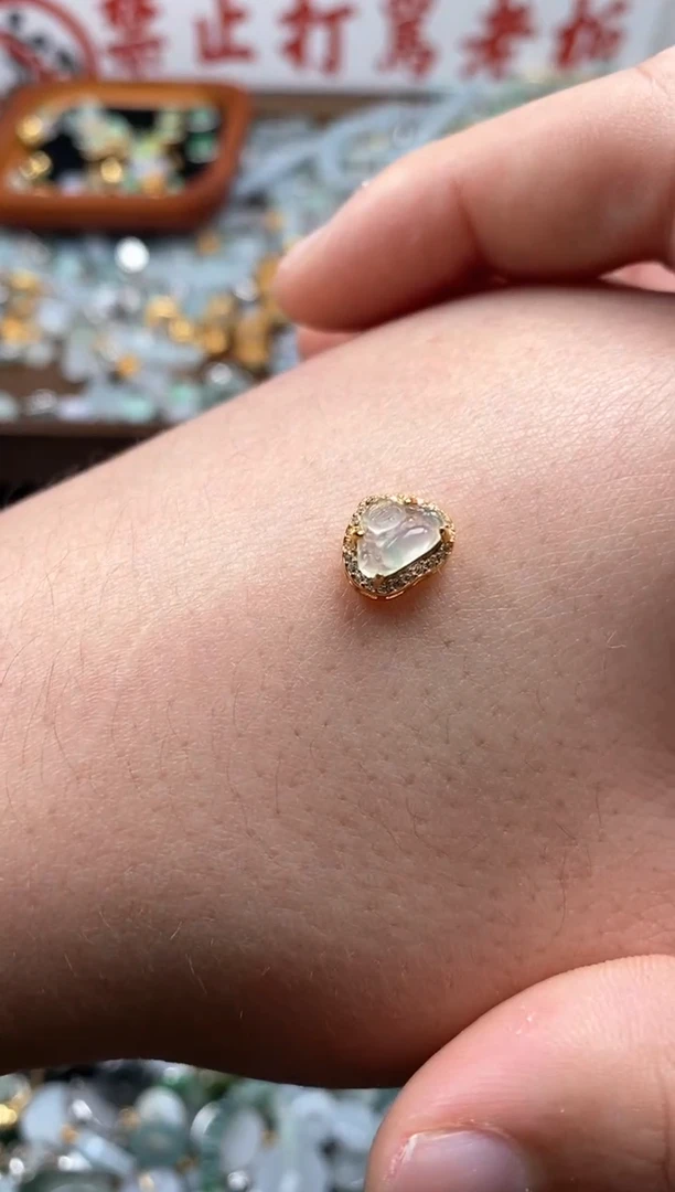 【闪购商品】翡翠颈饰未镶嵌新年快乐！