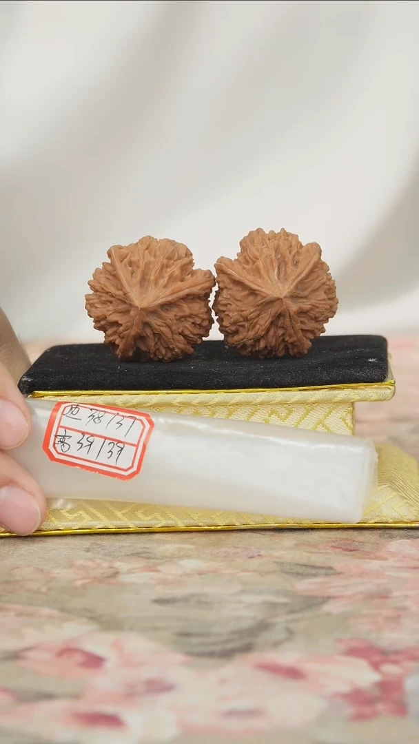 把件文玩核桃文山三棱