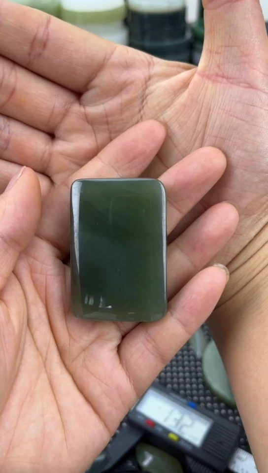 和田玉未镶嵌珠宝半成品牌子