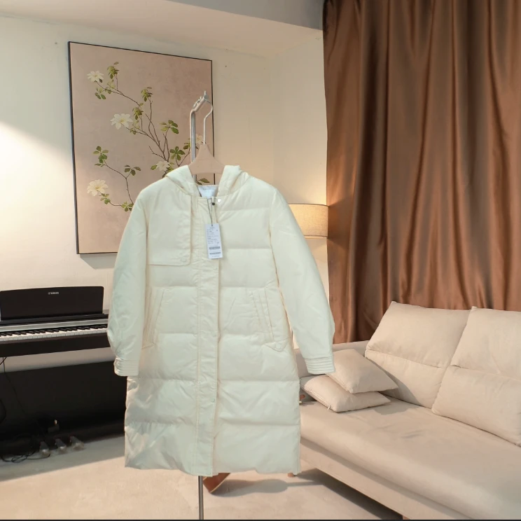 G040 温柔米白色长款连帽羽绒服女 33XD65