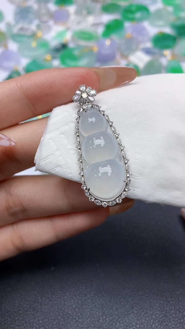 颈饰18K金镶嵌翡翠a货假一赔三支持复检百元上9元证书费自理