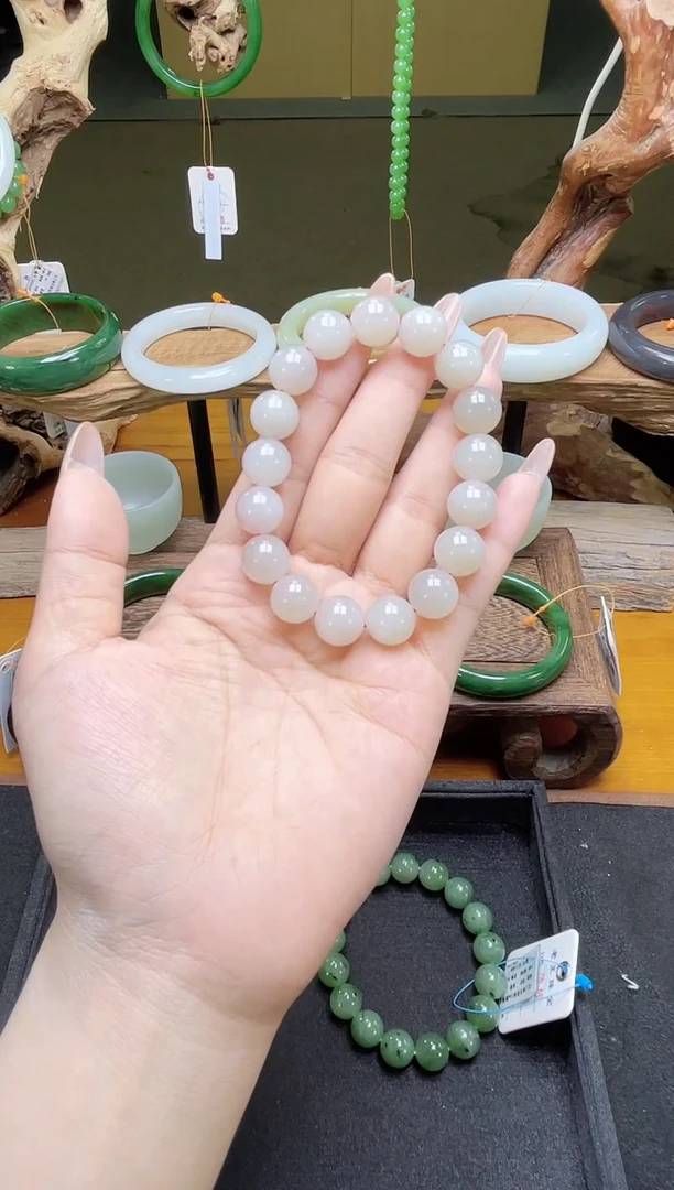 未镶嵌手串和田玉卡12青海藕粉圆珠 有瑕疵