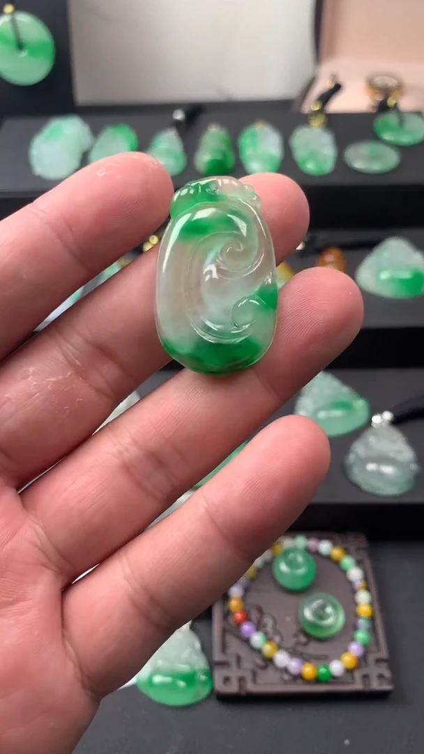 颈饰未镶嵌翡翠一图一物，所见即所得