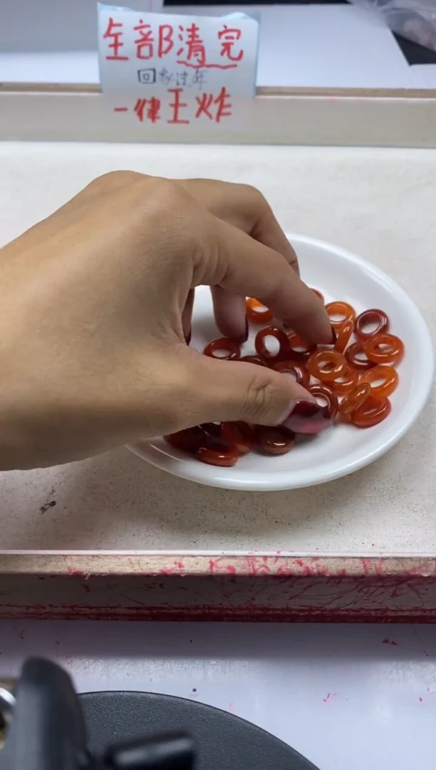 【闪购商品】翡翠颈饰未镶嵌x1164红翡跑环*1个