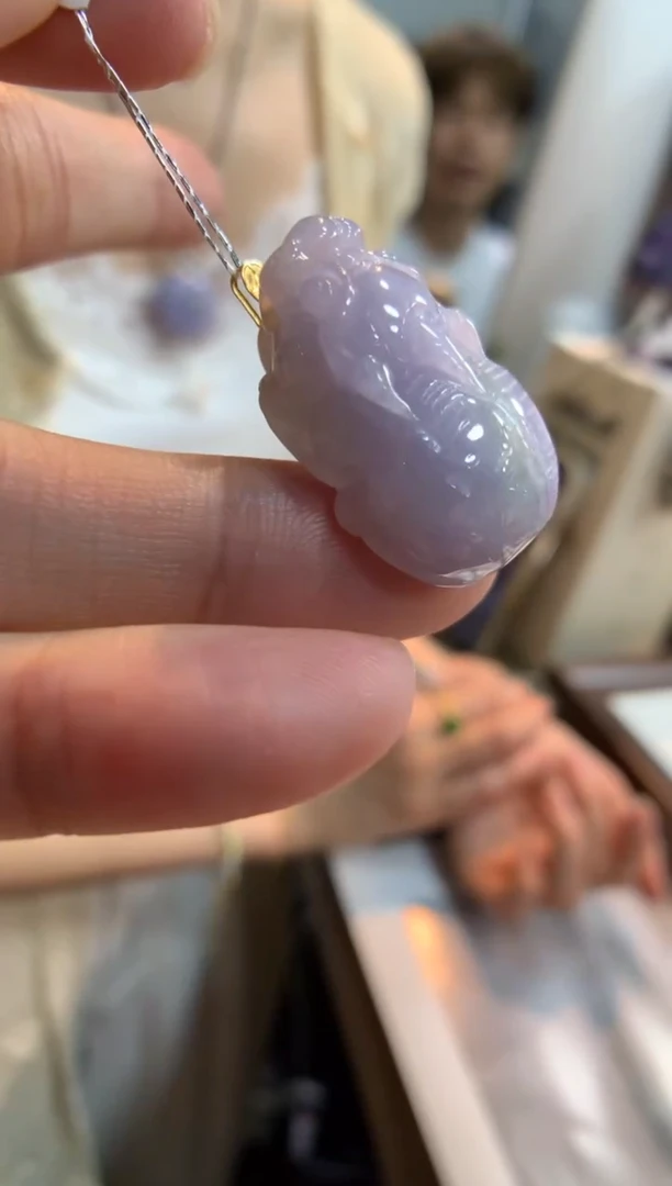翡翠18K金镶嵌颈饰貔貅