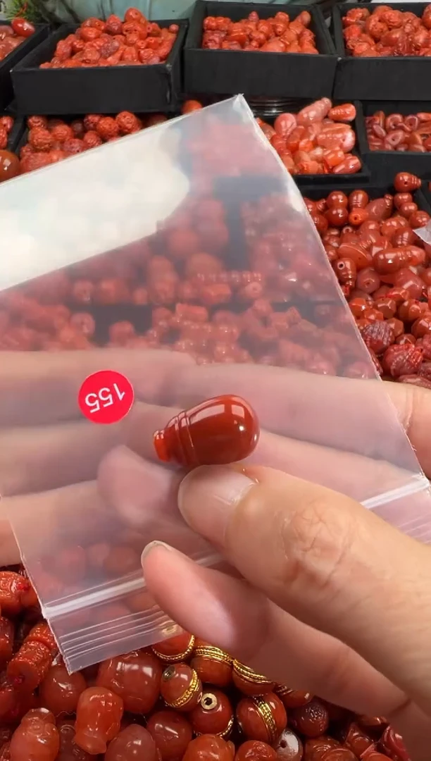 南红玛瑙未镶嵌颈饰1