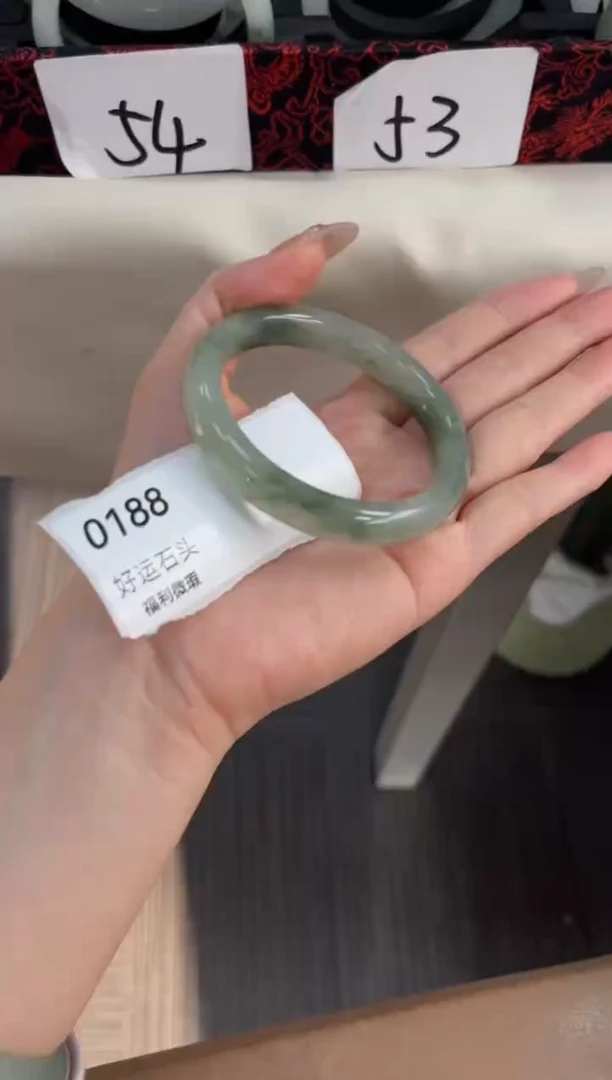 未镶嵌手镯石英质玉微瑕188