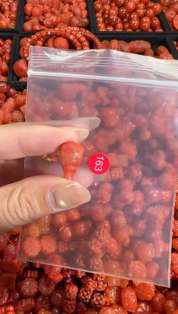 南红玛瑙未镶嵌颈饰1