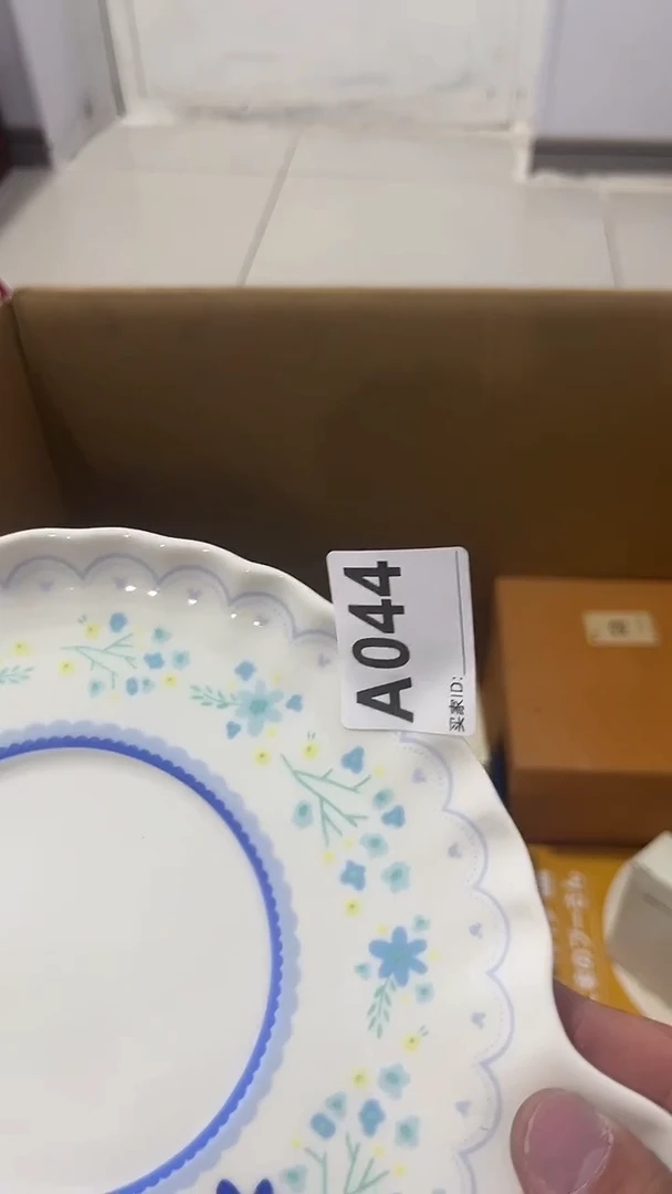 紫砂瓷器水杯一物一拍a**e瓷器水杯一物一拍