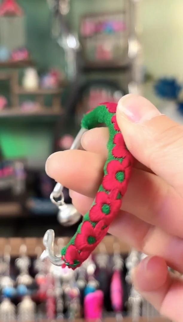 彩云南阁非遗老绣饰品578