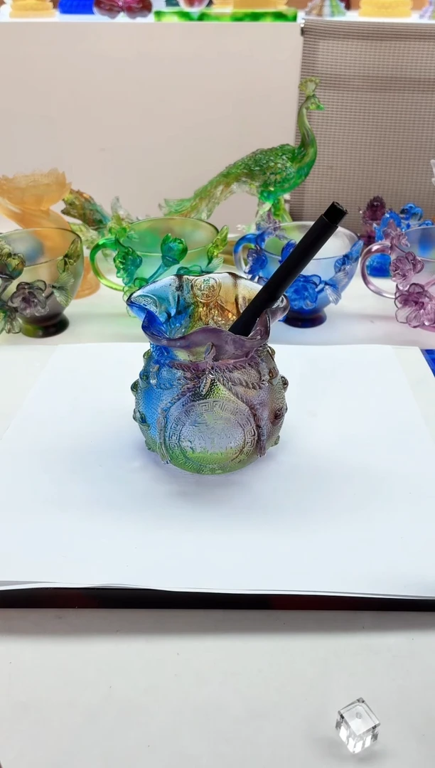 手工艺品琉璃彩色钱袋笔筒9*8公分