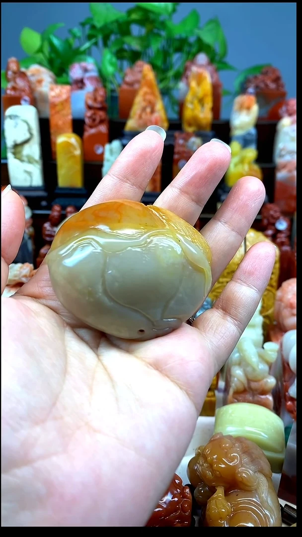 寿山石印石年年有鱼手把件