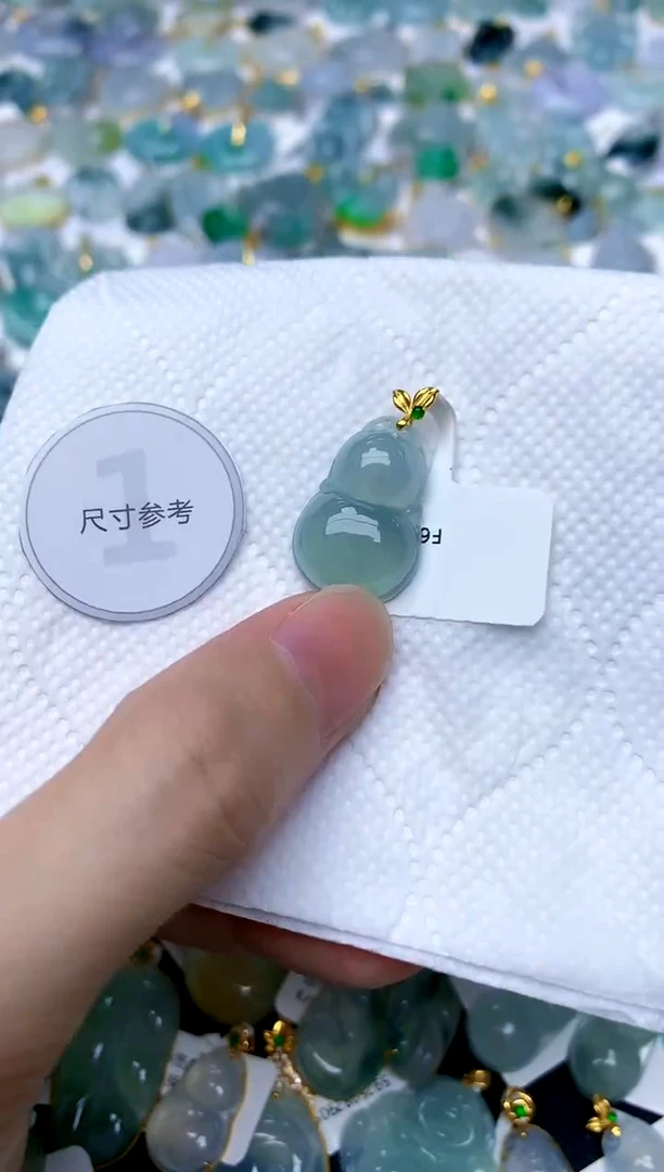 颈饰18K金镶嵌翡翠天然A货翡翠