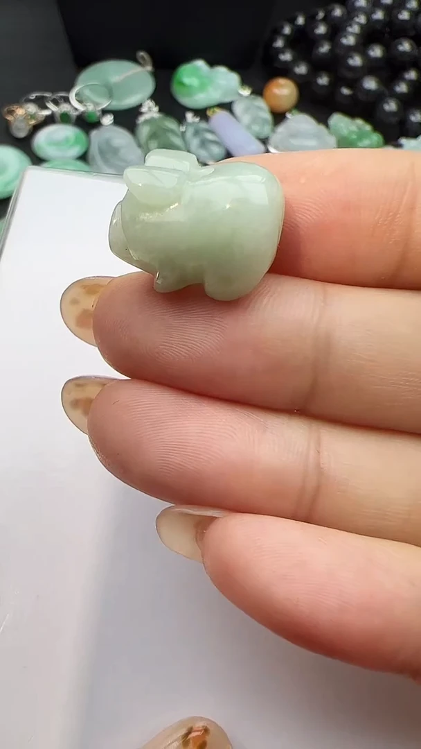 未镶嵌挂件翡翠生肖猪