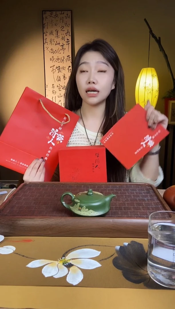 【闪购商品】紫砂茶壶强济人 翡翠绿泥 泥绘山水曲壶