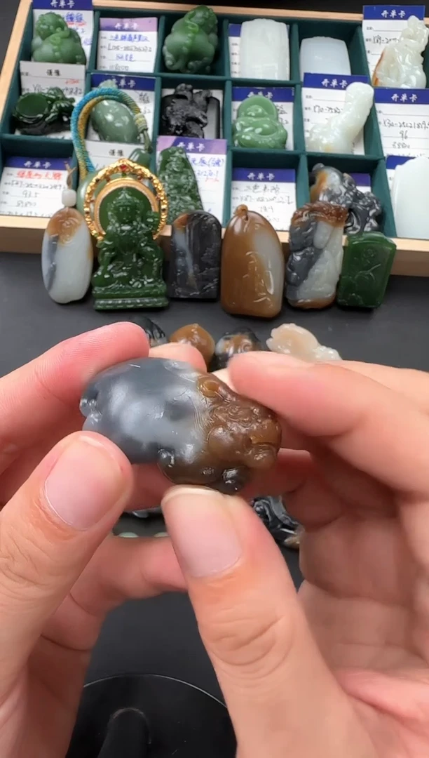 未镶嵌吊坠定制和田玉p44