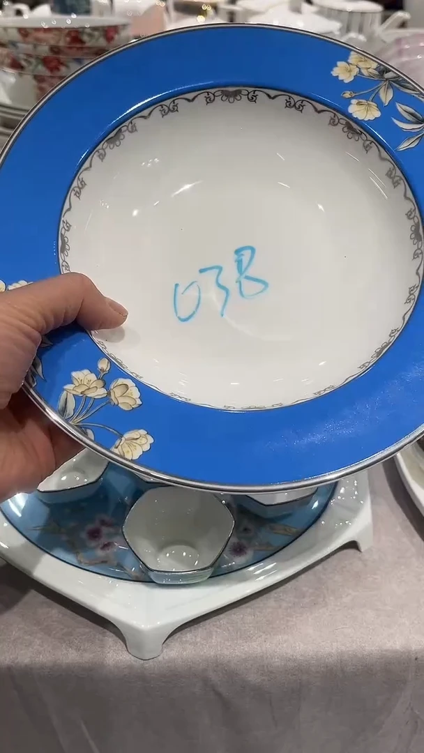 瓷2个9英寸深汤隆达
