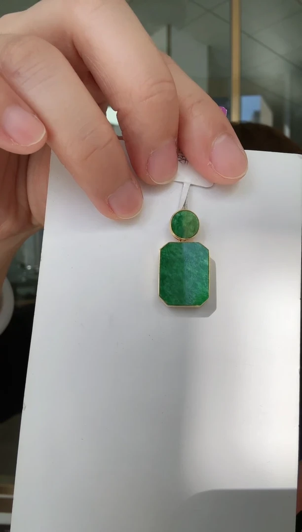 【闪购商品】翡翠颈饰18K金镶嵌吊坠