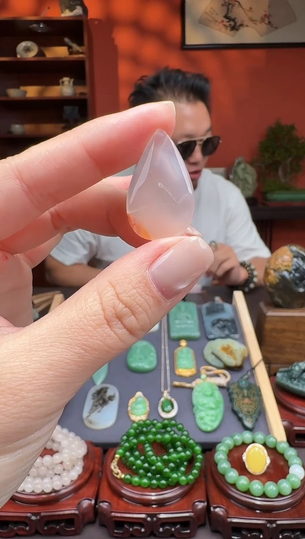 颈饰未镶嵌南红玛瑙榕*吊坠