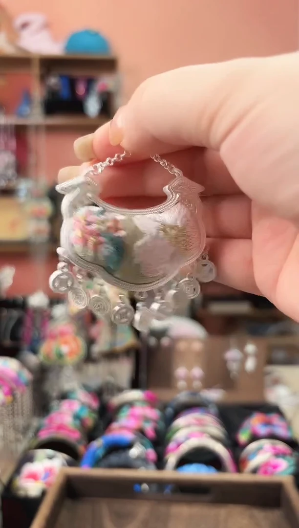 织绣?***?艺枝独绣手工饰品1