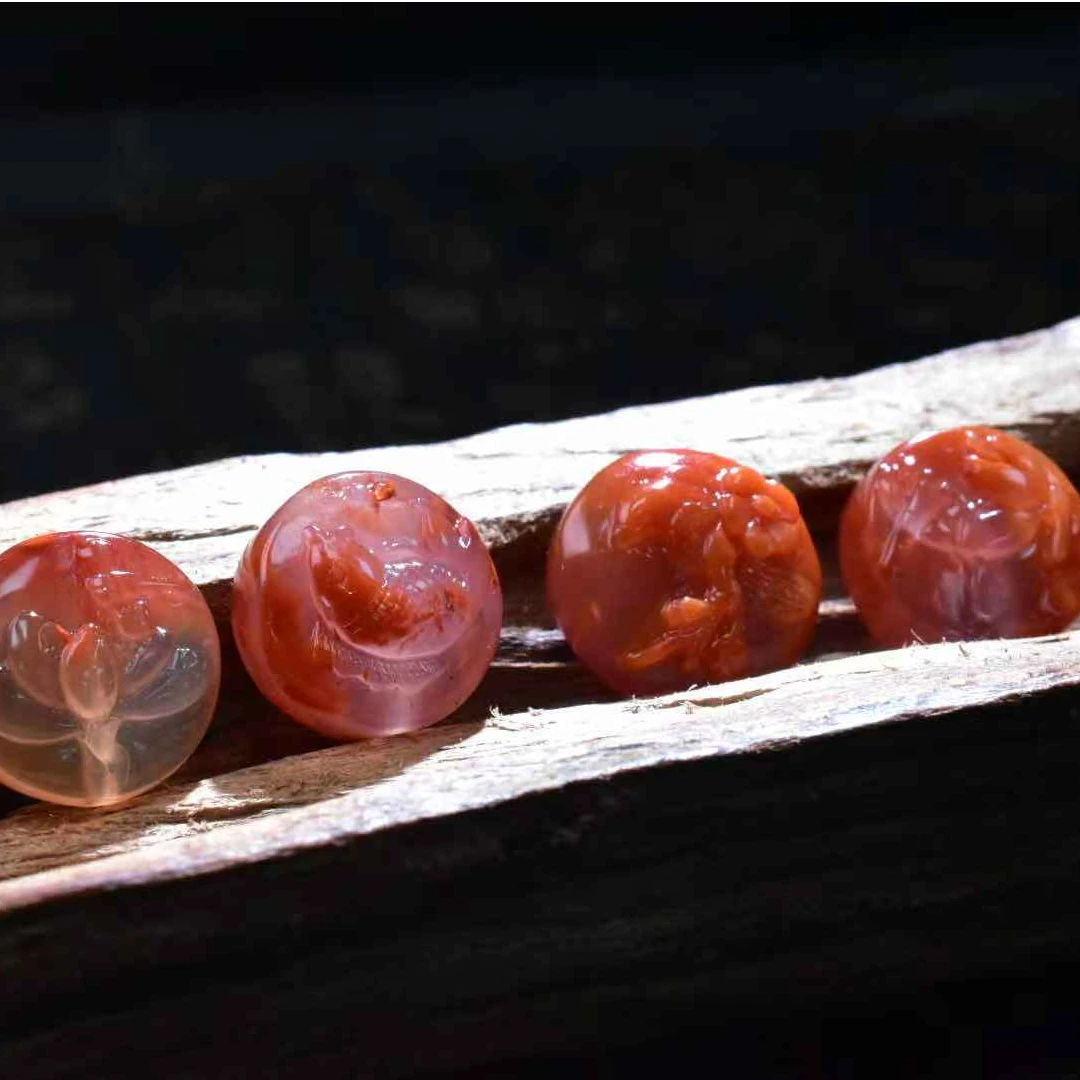 （一九珠宝）（清仓专用）卡14mm南红巧雕圆牌-多样性发一颗 YJ2319-1