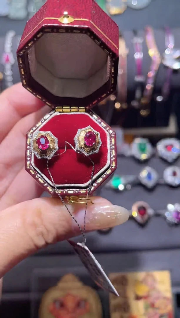 【闪购商品】红宝石耳饰18K金镶嵌红宝石耳饰